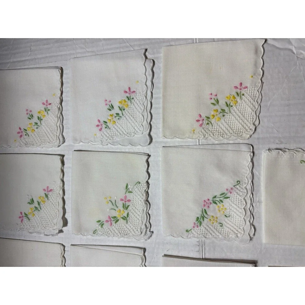 Vintage Embroidered Napkins Set 18 Floral Lace Crochet Scalloped Edge